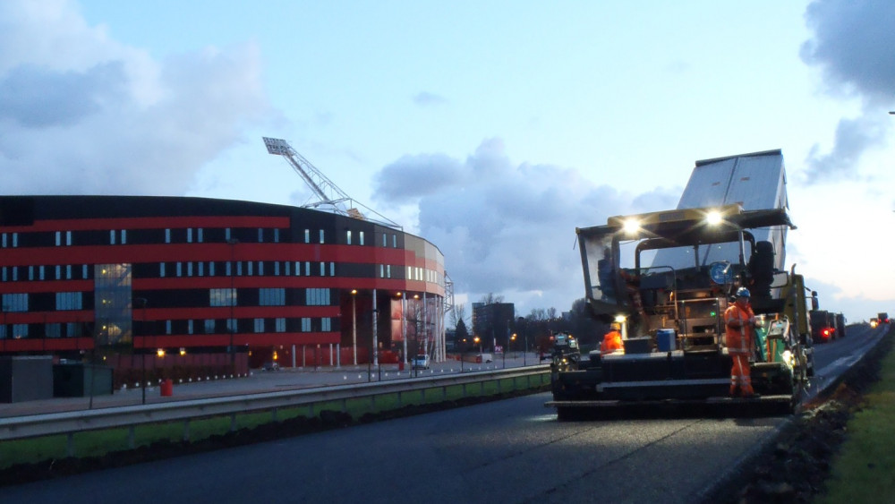 Nieuw Asfalt Voor Verkeersader Bij Stadion AZ Dit Ga Je Ervan Merken