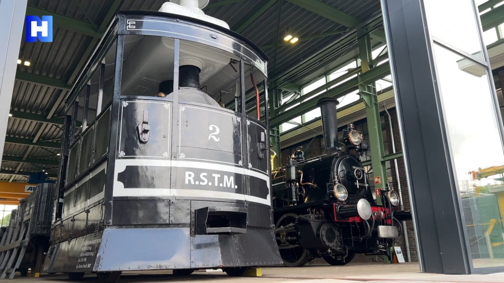 Oudste locomotief van Nederland pronkt in vernieuwde Museumstoomtram