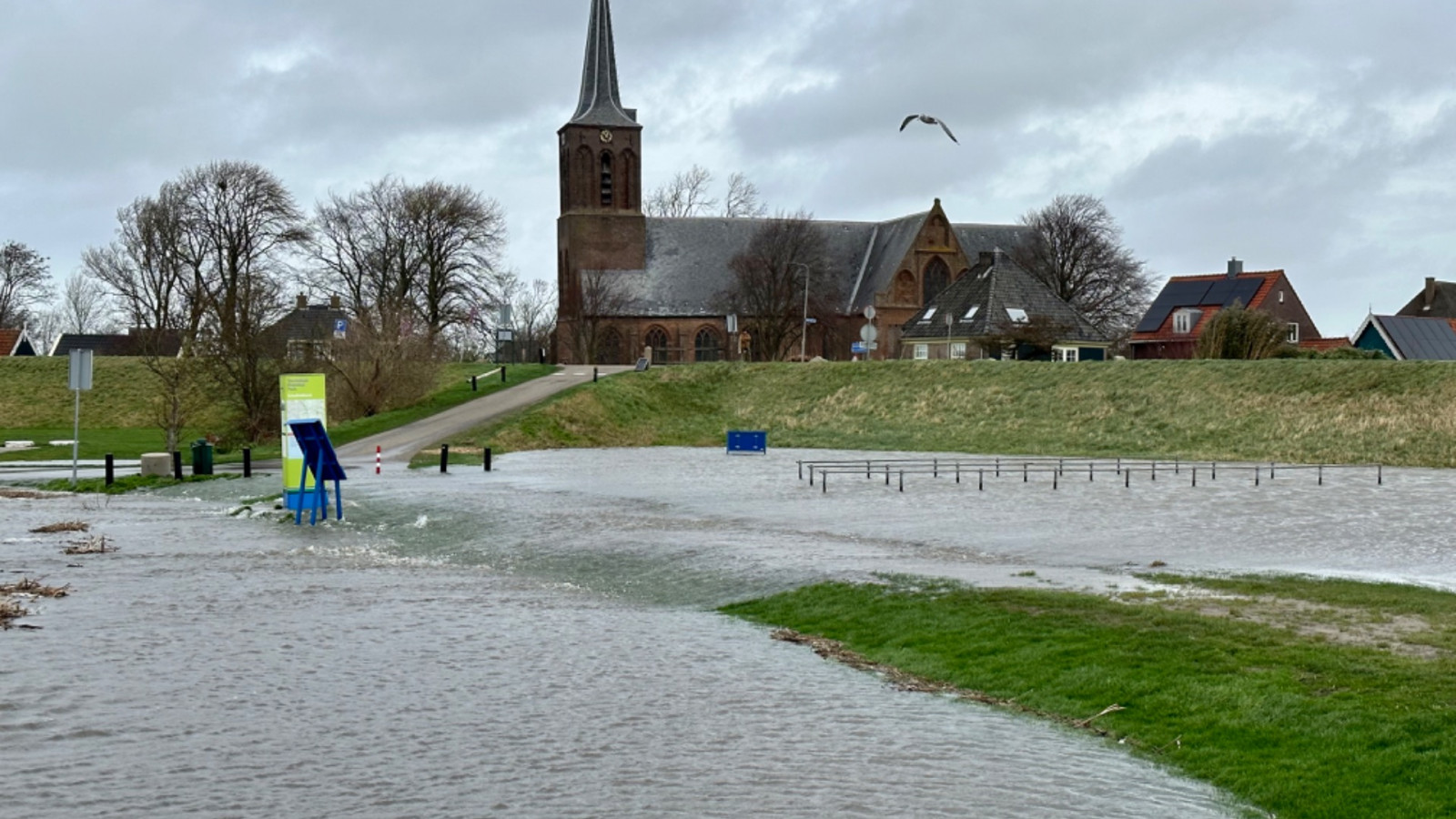 Schelpenstrand bij Schellinkhout onder water 
