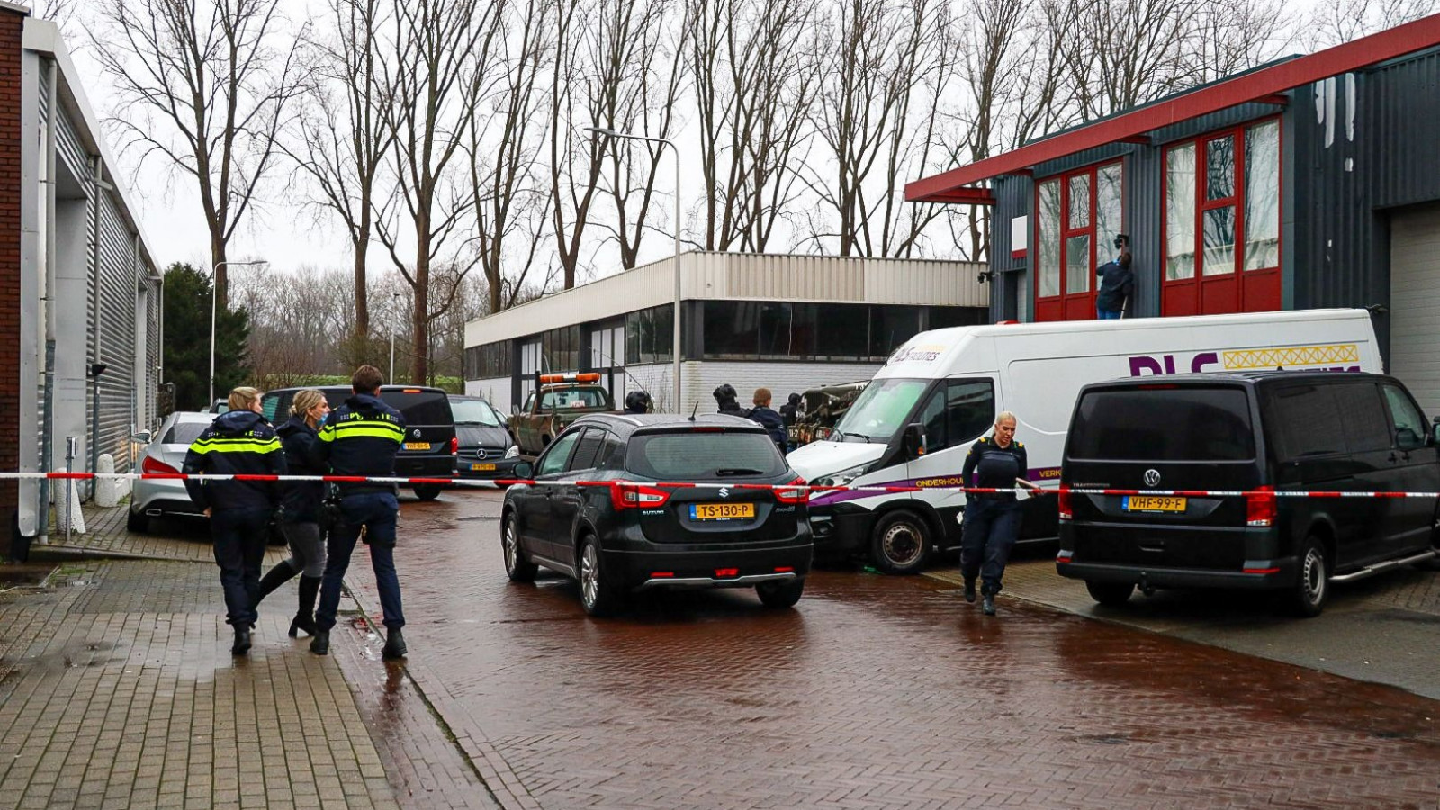Inval in bedrijfspand Nikkelstraat Naarden