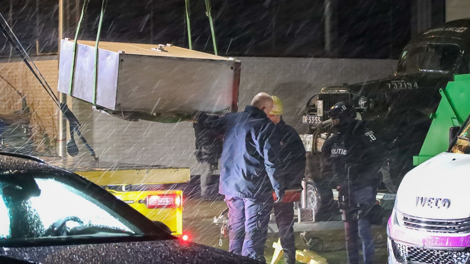 Inval in bedrijfspand Nikkelstraat Naarden