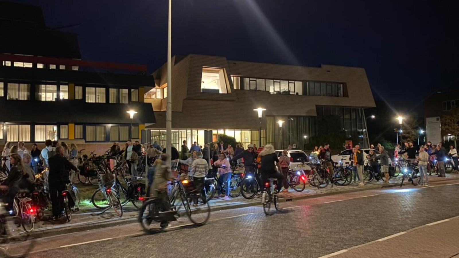 Stille fietstocht in Hoorn herdenkt Lisa en roept op tot veilige straten voor iedereen