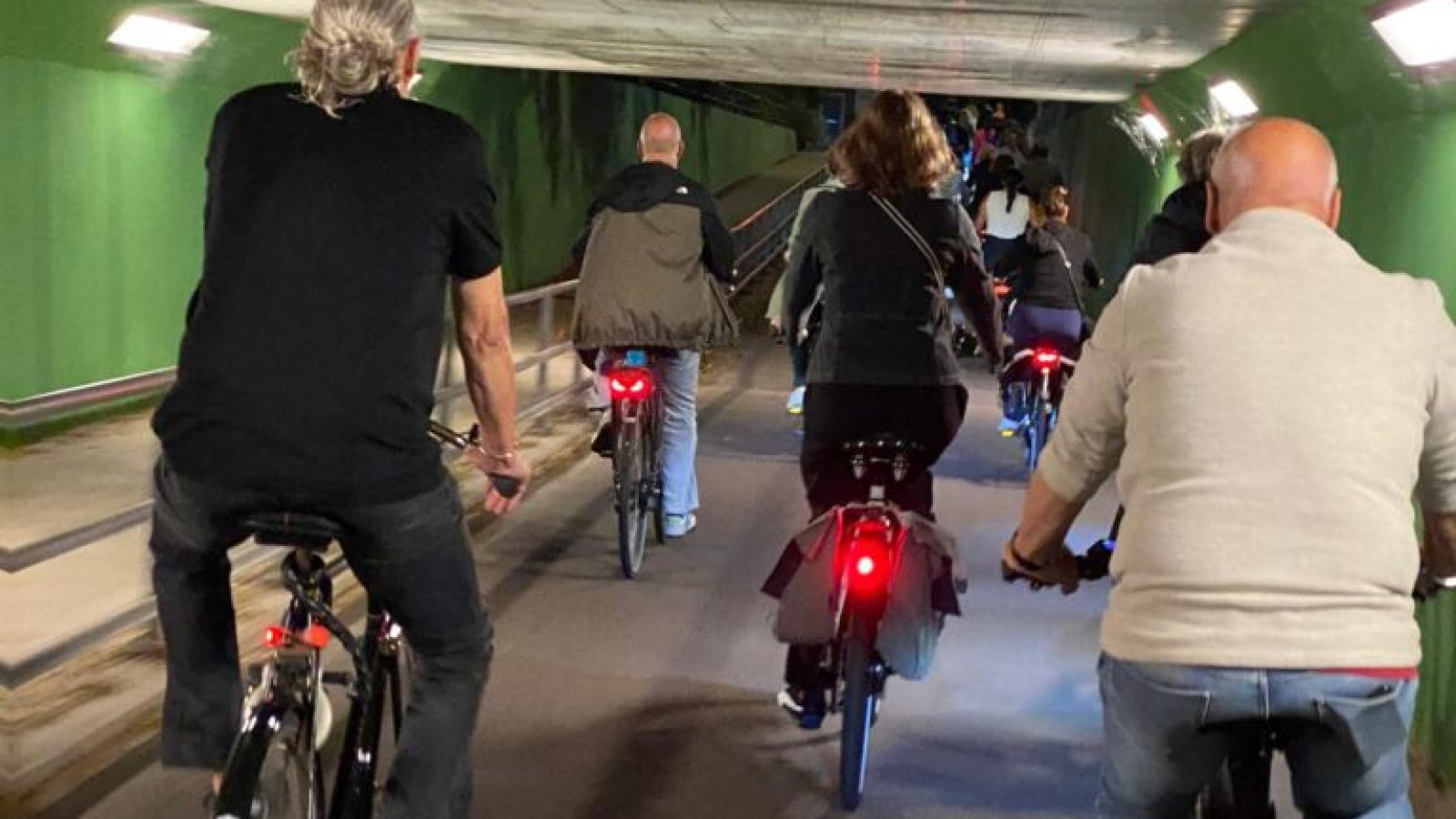 Stille fietstocht in Hoorn herdenkt Lisa en roept op tot veilige straten voor iedereen