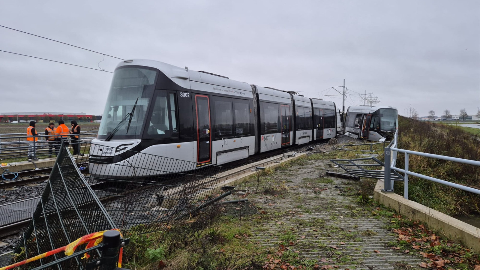 ontsporing tram bij daglicht
