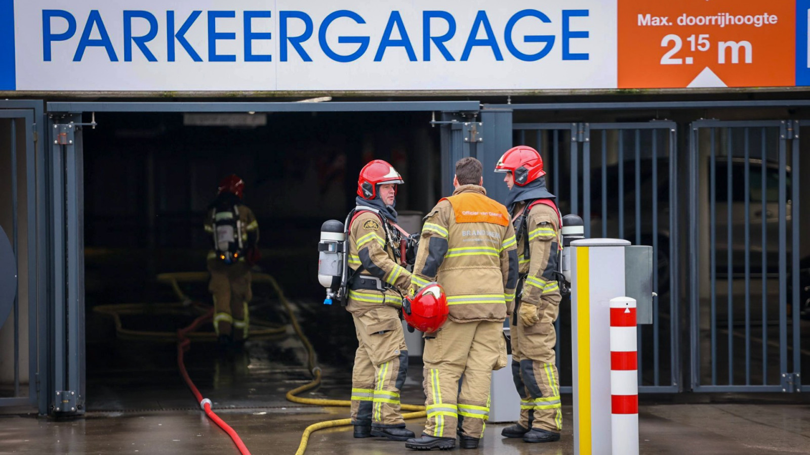 Auto in brand in parkeergarage Amstelveen
