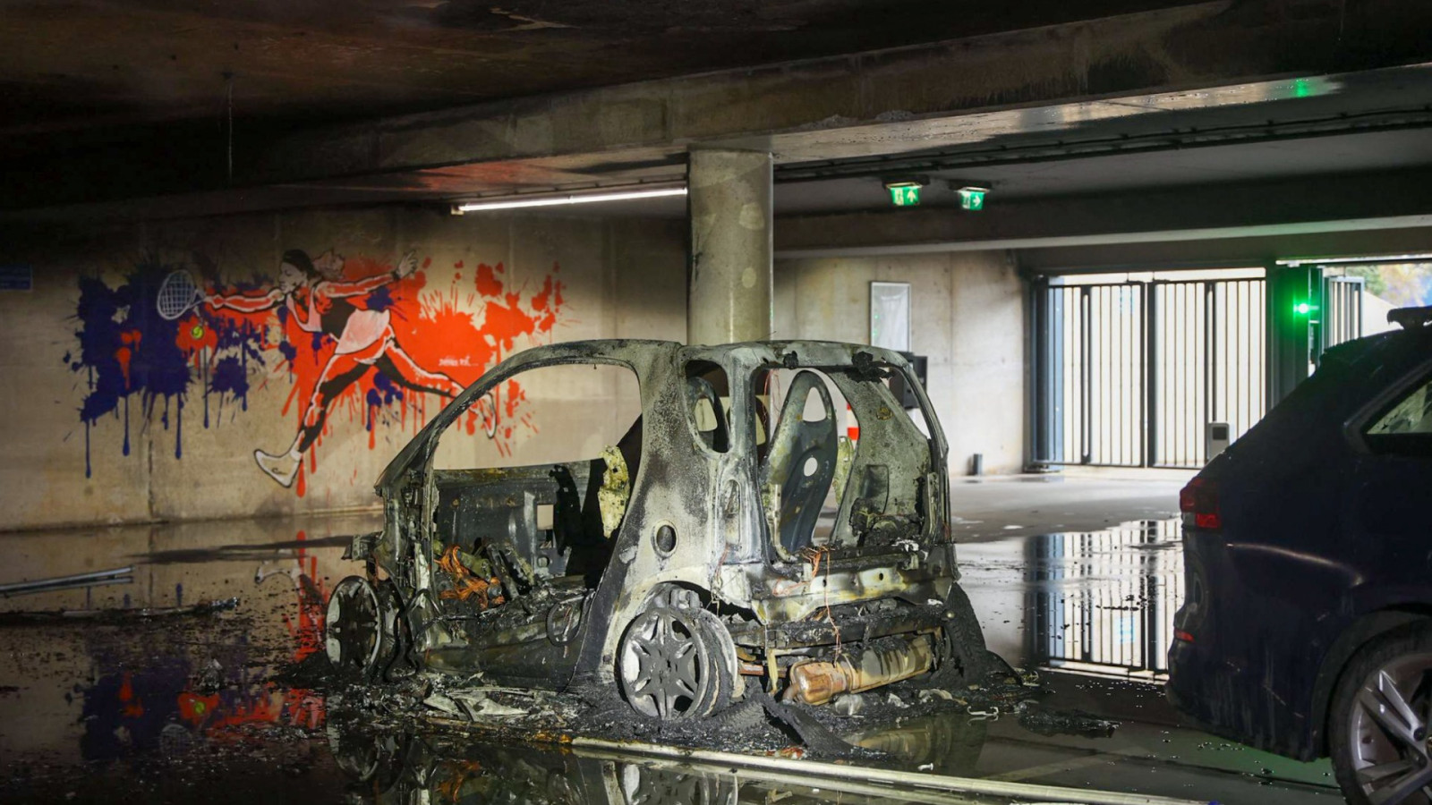 	 Auto in brand in parkeergarage Amstelveen