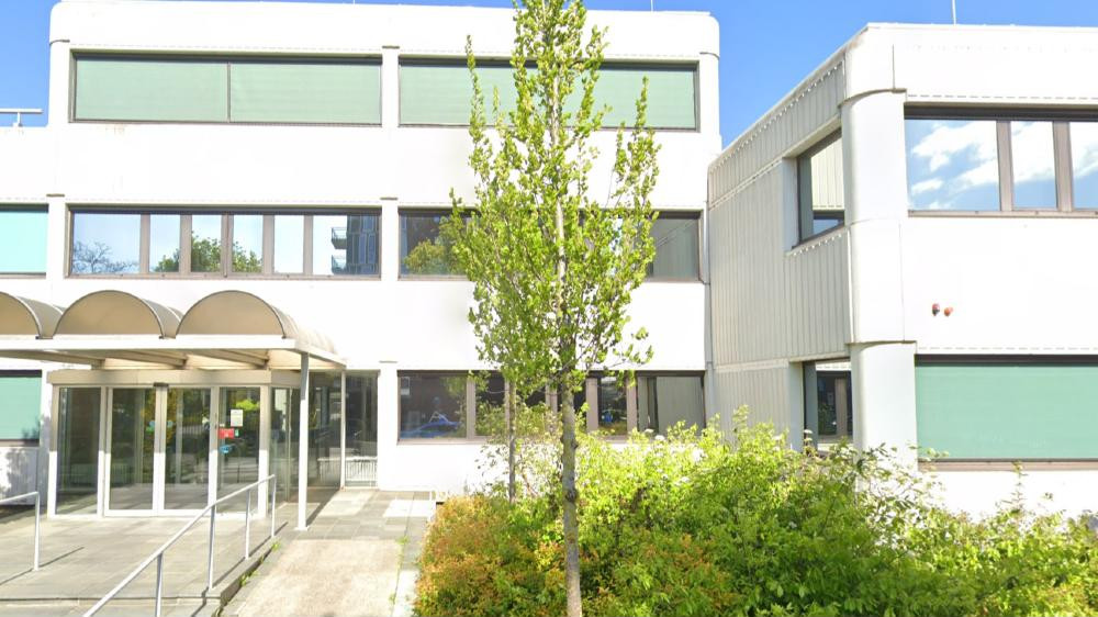 Asielzoekers en ambtenaren van Wijdemeren vanaf woensdag samen in één gebouw