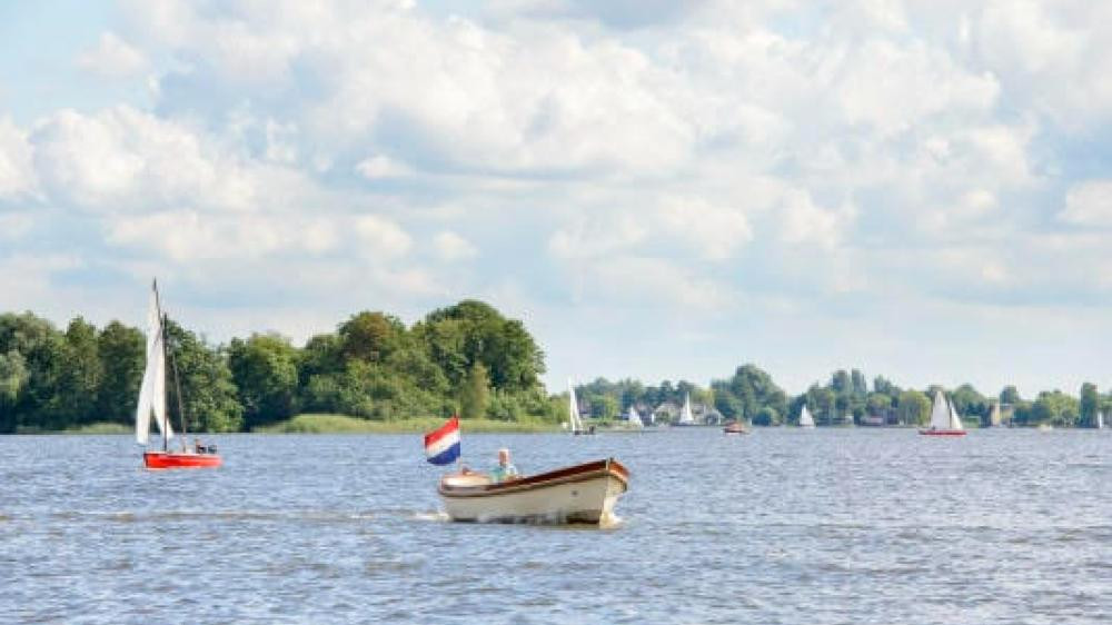 Bootverhuurders dreigen te stoppen: watersportsector wil af van belasting op huurboten