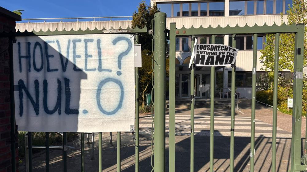 Protest bij gemeentehuis Loosdrecht rustig verlopen