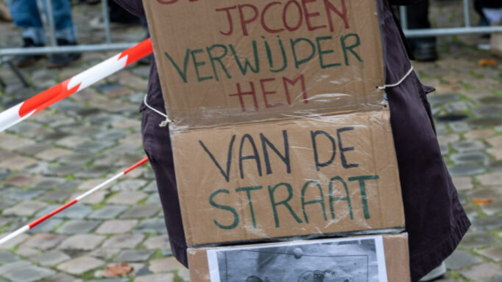 Terugkijken: Zevende protest standbeeld J.P. Coen in Hoorn rustig verlopen