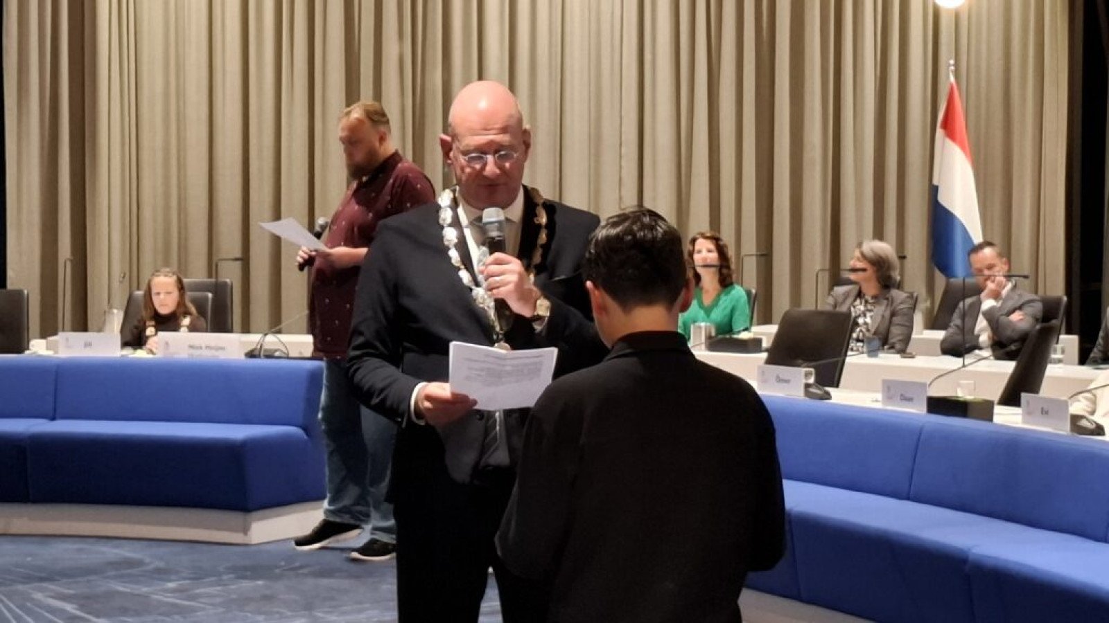 Nieuwe kinderburgemeester en -raad van gemeente Hoorn geïnstalleerd