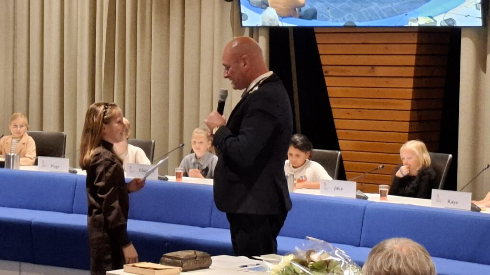 Nieuwe kinderburgemeester en -raad van gemeente Hoorn geïnstalleerd