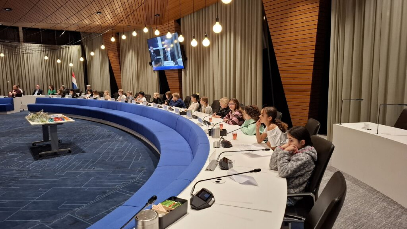 Nieuwe kinderburgemeester en -raad van gemeente Hoorn geïnstalleerd