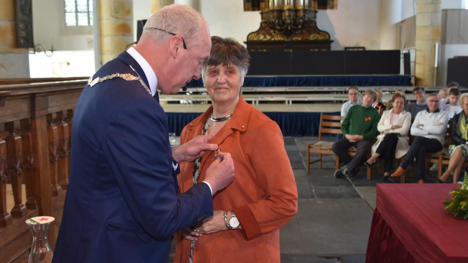 Lintjesregen in de Westerkerk van Enkhuizen